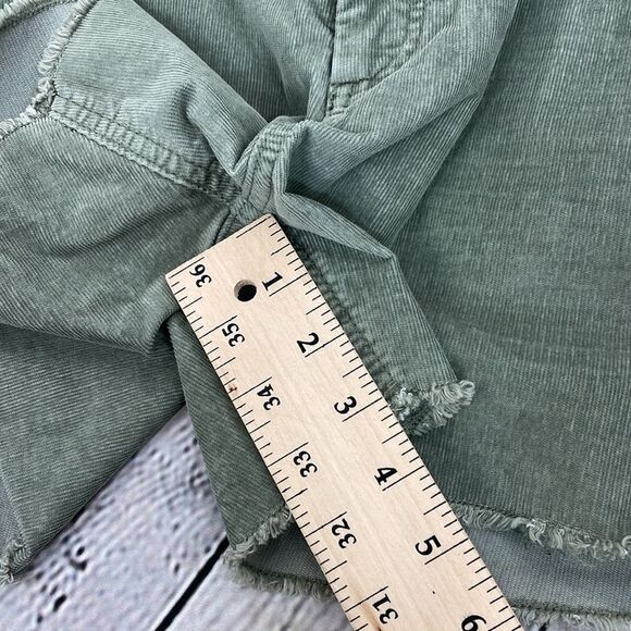 GAP Corduroy Green Shorts Raw Hem size 10 - Picture 13 of 13